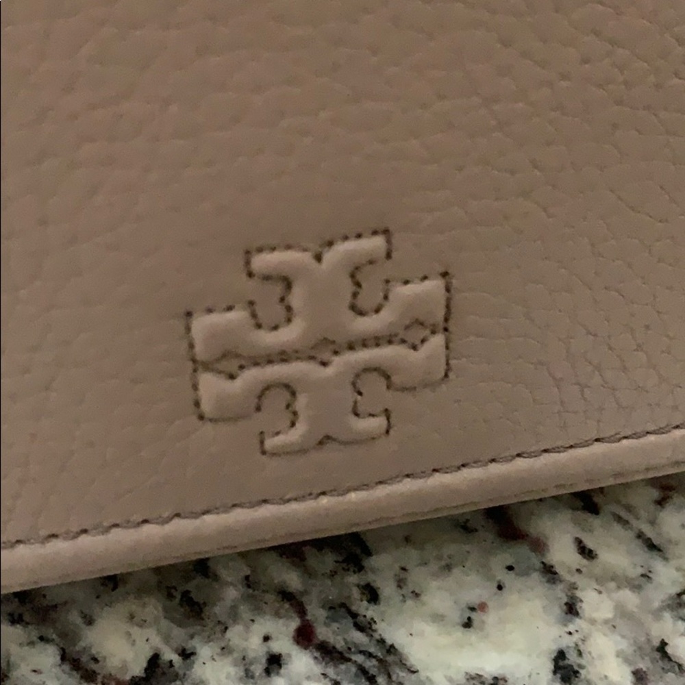 NWT Authentic Tory Burch Thea Wallet Crossbody - Picture 3 of 8